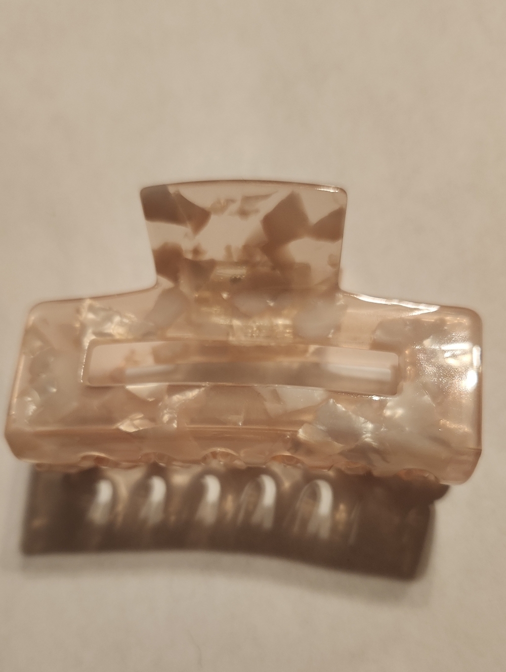 NWOT Light Peach/White Acetate Hair Clip 3 inches